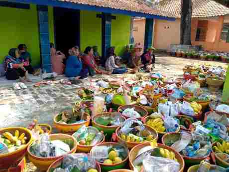 Tradisi Sakral Unjungan Buyut Teluk Masyarakat Desa Lelea